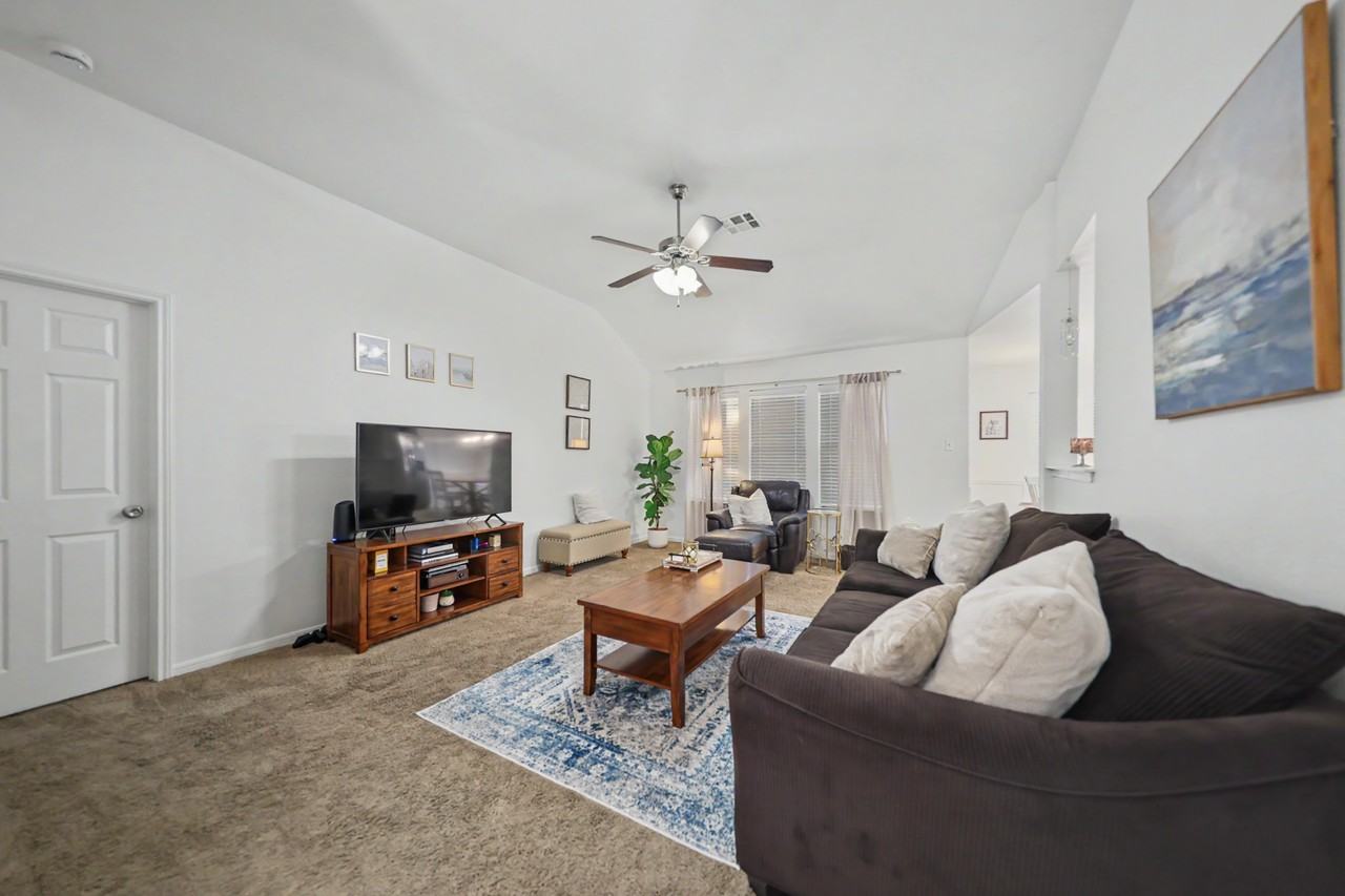 1123 Abbey Rdg - Photo 6 of 16