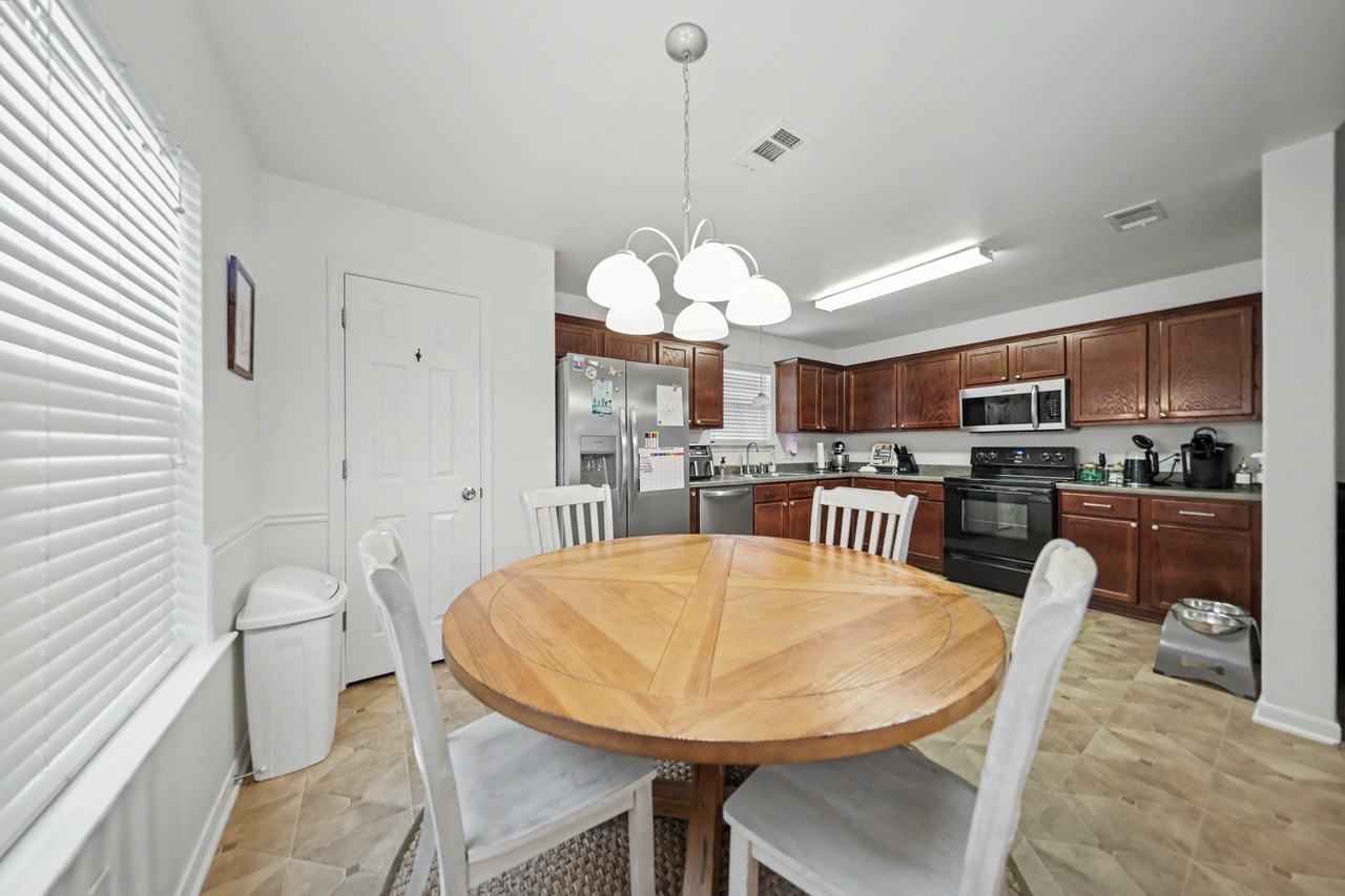 1123 Abbey Rdg - Photo 7 of 16
