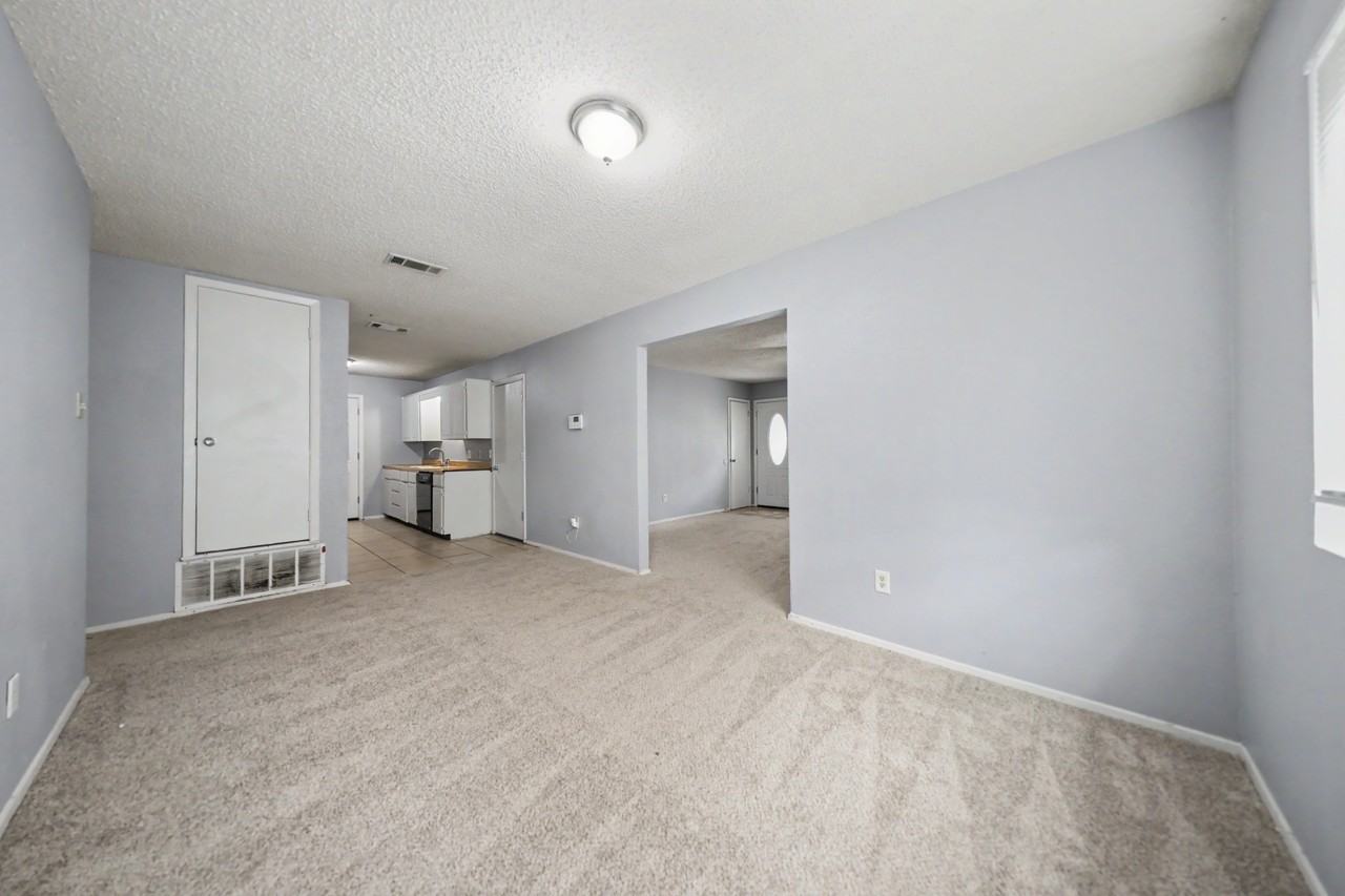 2905 Transit Dr - Photo 6 of 24