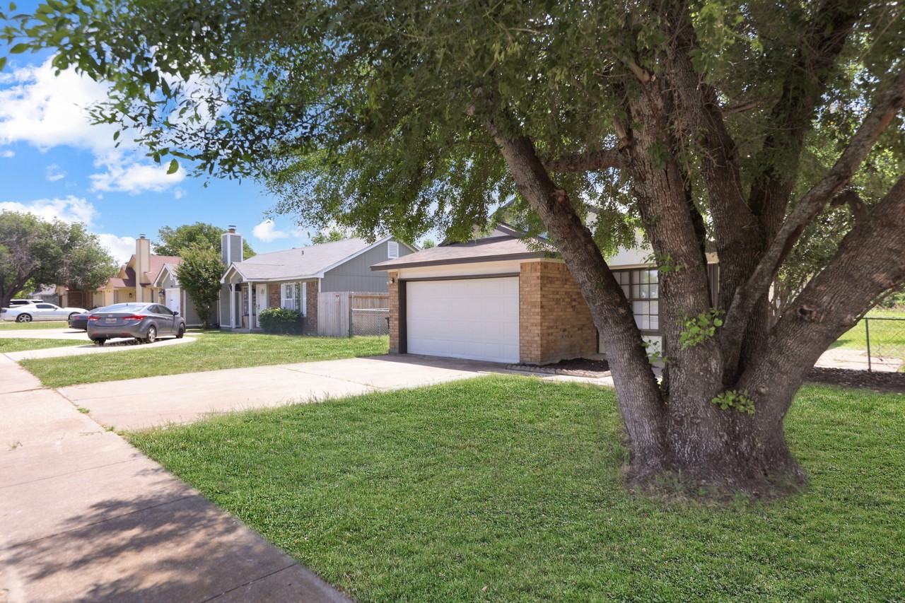 2306 Remington Dr - Photo 2 of 18