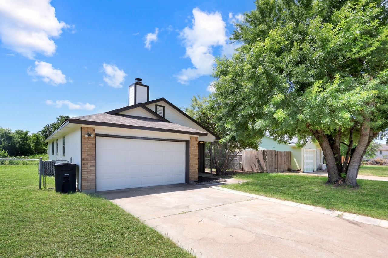 2306 Remington Dr - Photo 3 of 18