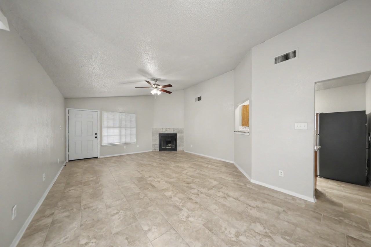 2306 Remington Dr - Photo 5 of 18