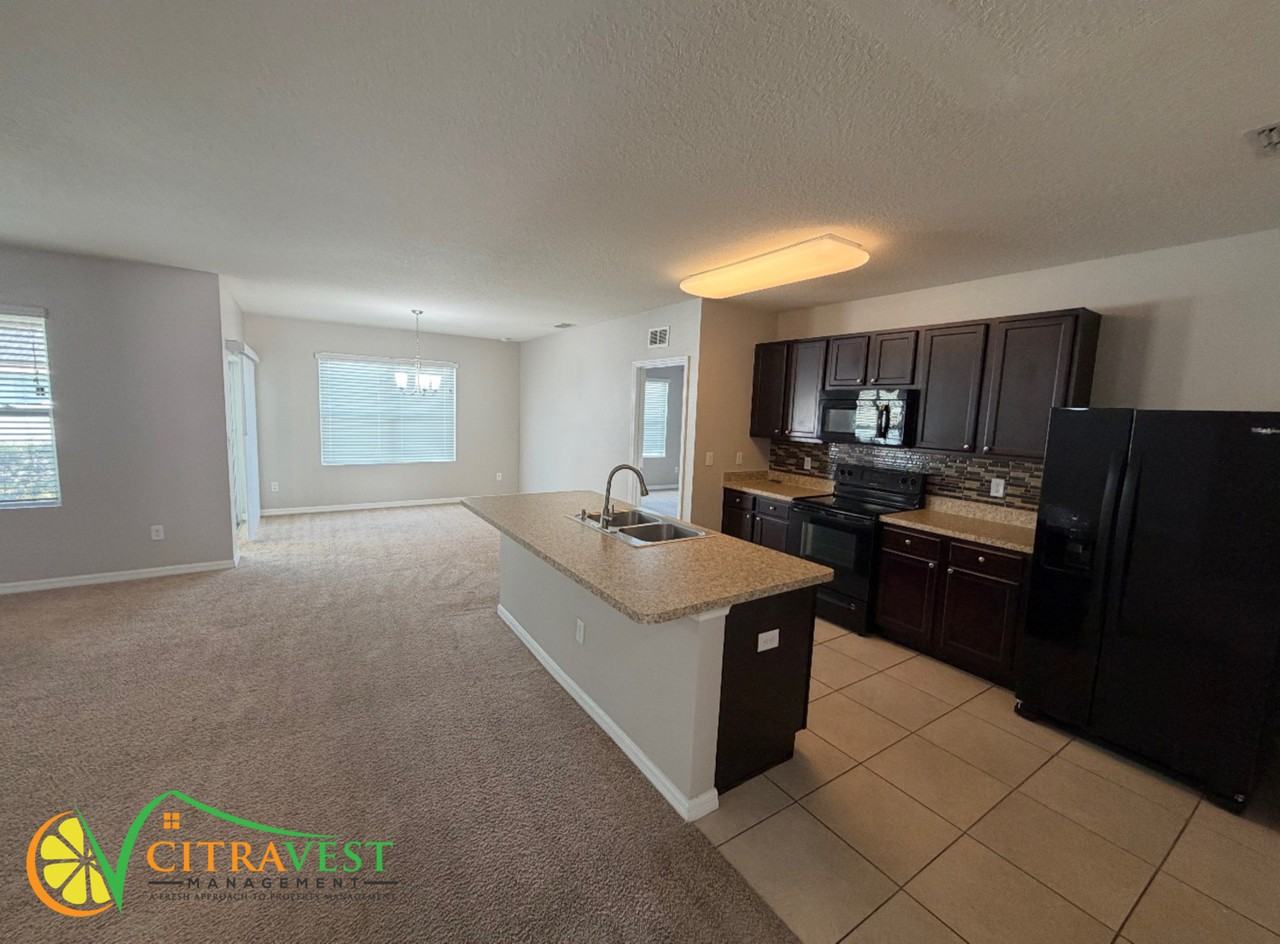 5279 Reid Ave - Photo 3 of 13