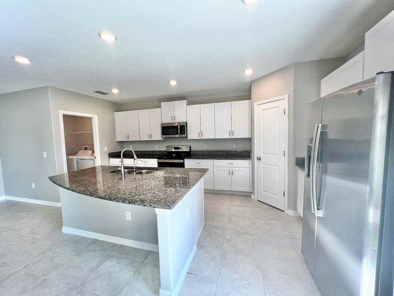 16717 Delia St - Photo 4 of 26