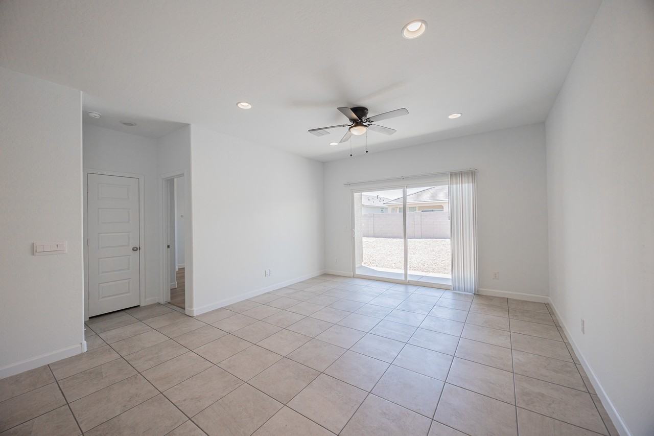 38165 W Excussare Way - Photo 5 of 29