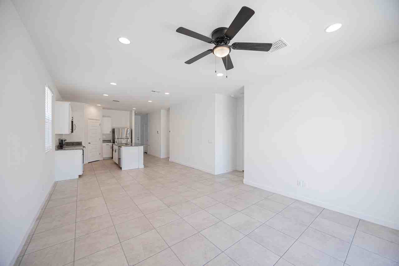 38165 W Excussare Way - Photo 6 of 29