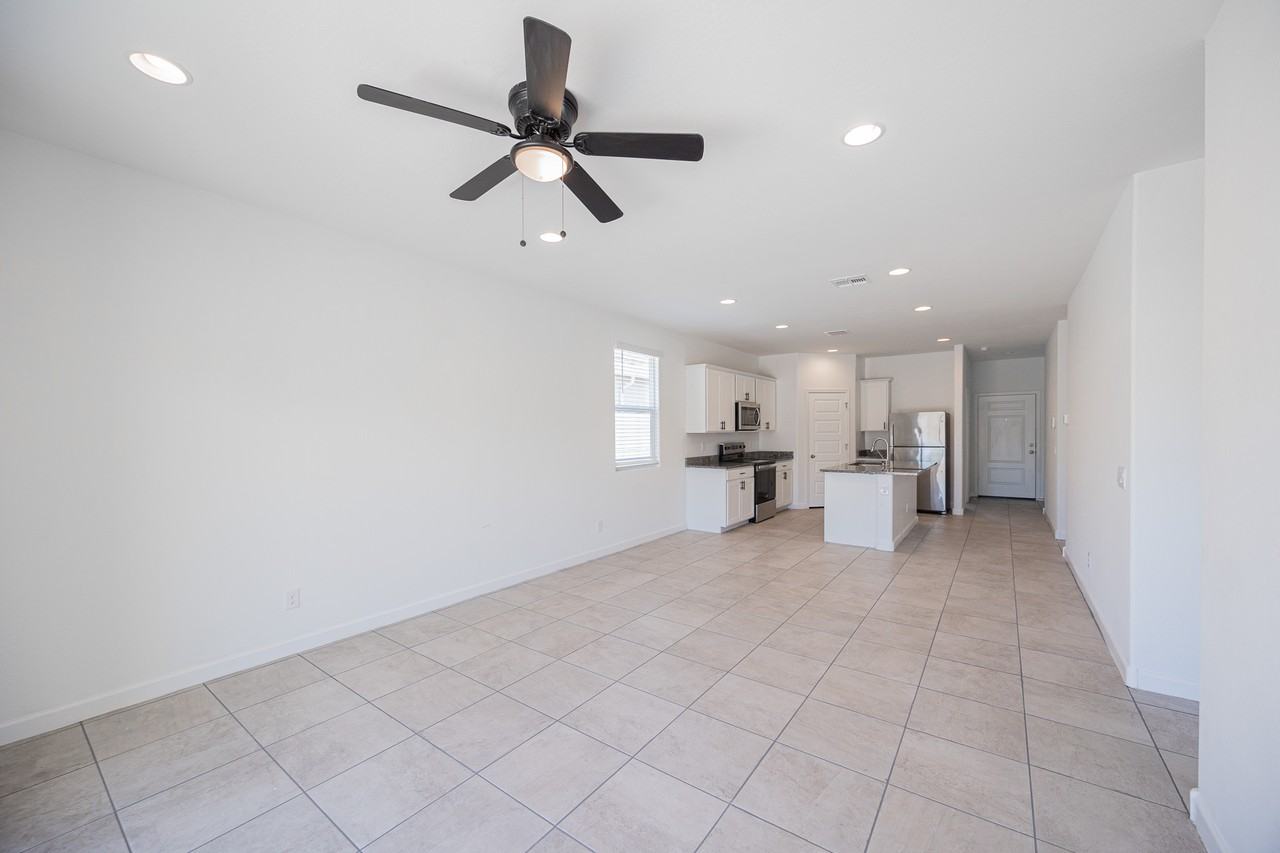 38165 W Excussare Way - Photo 7 of 29