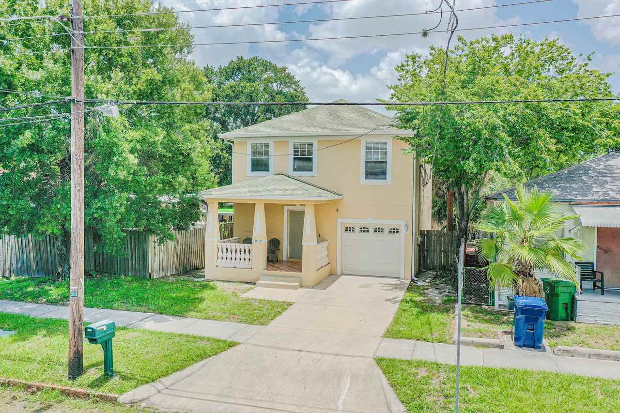2907 W Chestnut St - Photo 2 of 50