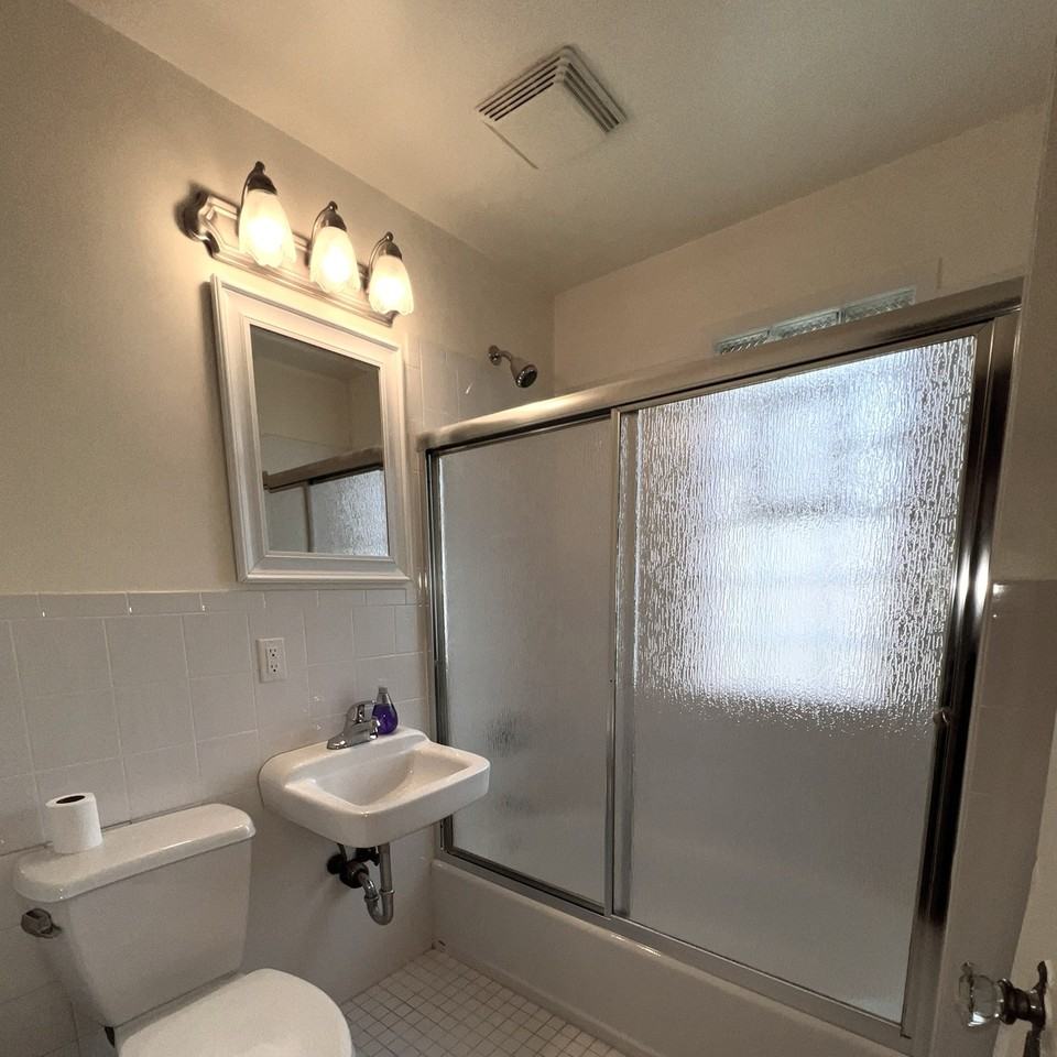 2114 Randolph Ave - Photo 4 of 17