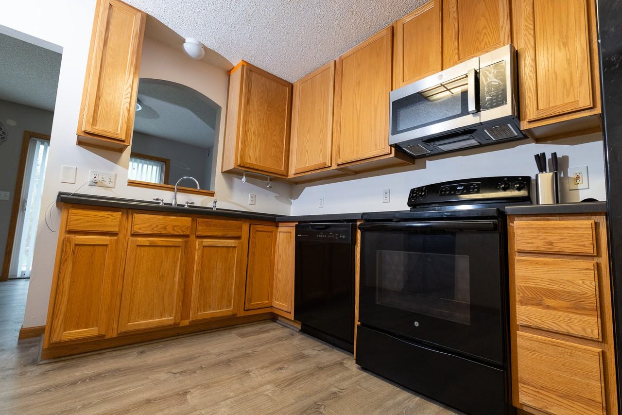 9236 Merrimac Ln N - Photo 6 of 18