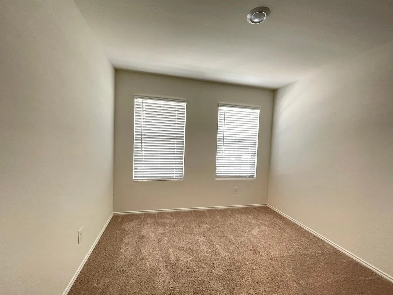 1204 Lady Bird St #NA - Photo 7 of 8