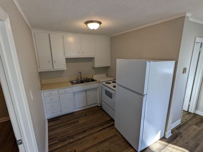 2249 Story St - Photo 4 of 9
