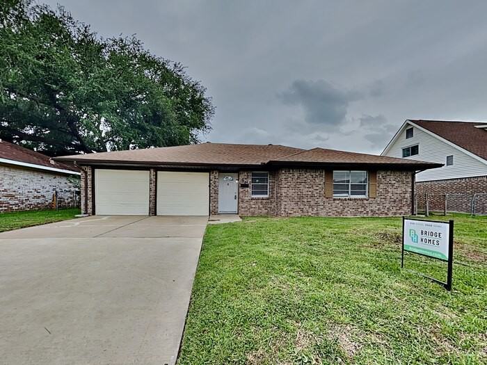 722 E Brown Ln