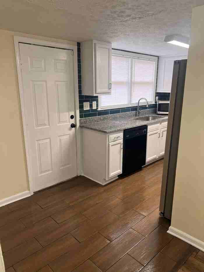 2136 Golfview Dr Se - Photo 4 of 34