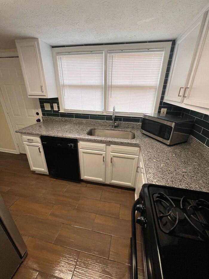 2136 Golfview Dr Se - Photo 6 of 34