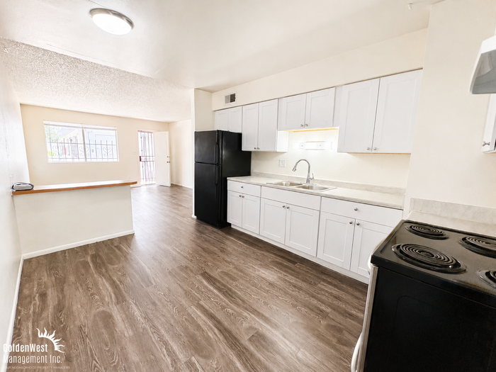6818 N 17th Ave #10 - Photo 3 of 9