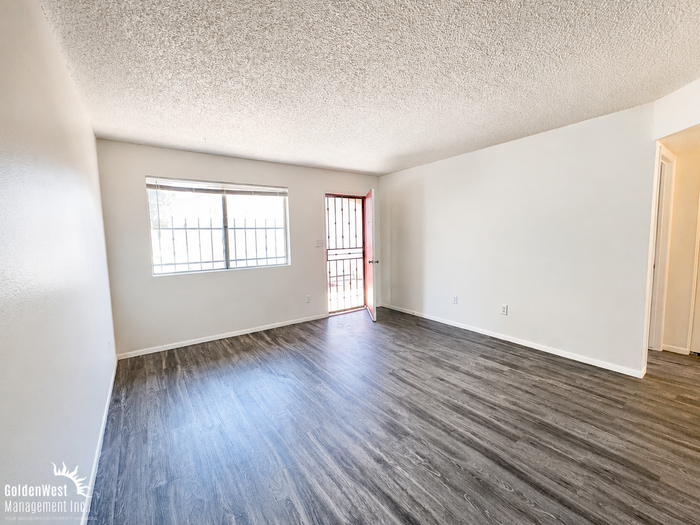 6818 N 17th Ave #10 - Photo 4 of 9