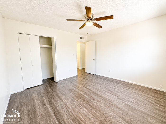 6818 N 17th Ave #10 - Photo 7 of 9