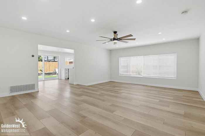 8434 Kreiner Way - Photo 4 of 24