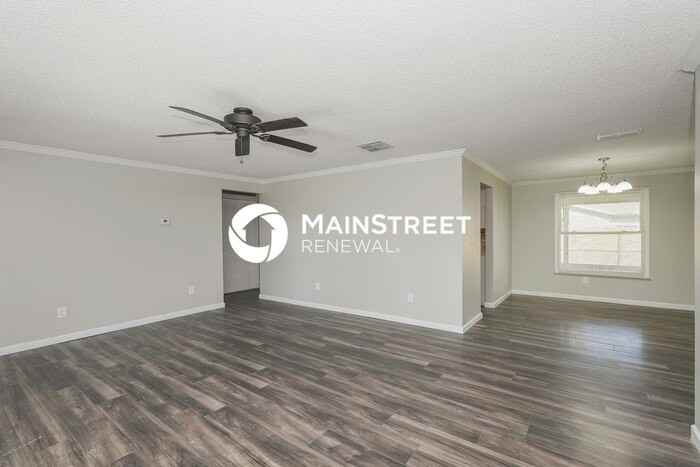 7829 Glencoe Dr - Photo 4 of 15