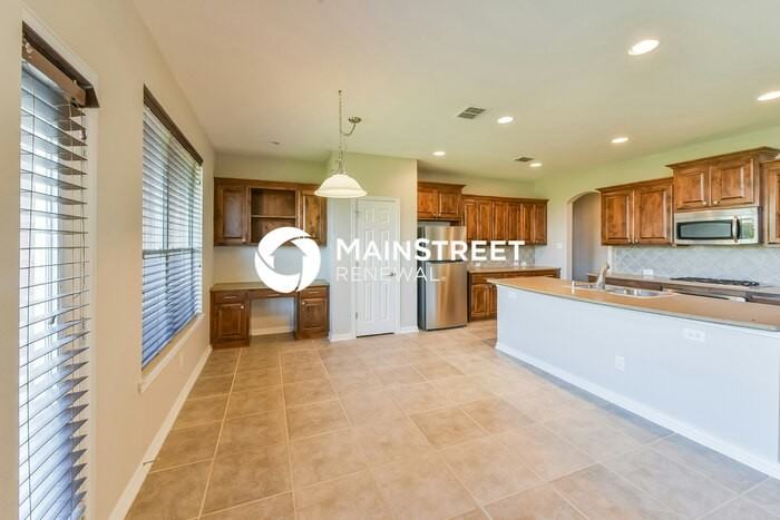 13673 Saddlewood Dr - Photo 3 of 16