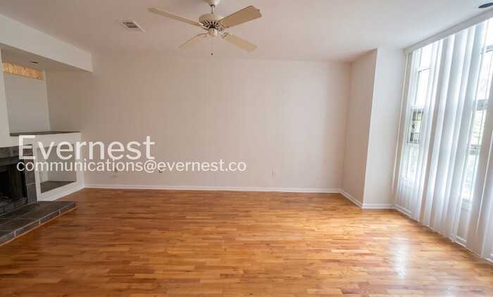 1202 Cleburne Ave Ne #3 - Photo 3 of 23