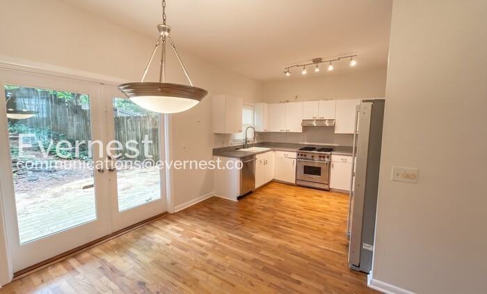 1202 Cleburne Ave Ne #3 - Photo 4 of 23