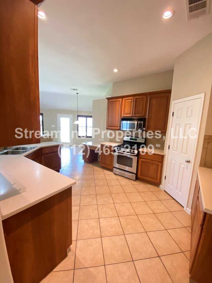 1013 Kensington Castle Trl - Photo 4 of 18