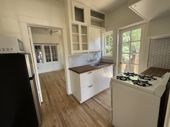 2045 N 11th St - Photo 2 of 8