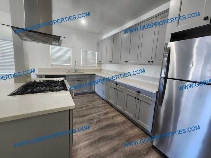 322 W 8th St #322 - Photo 2 of 8