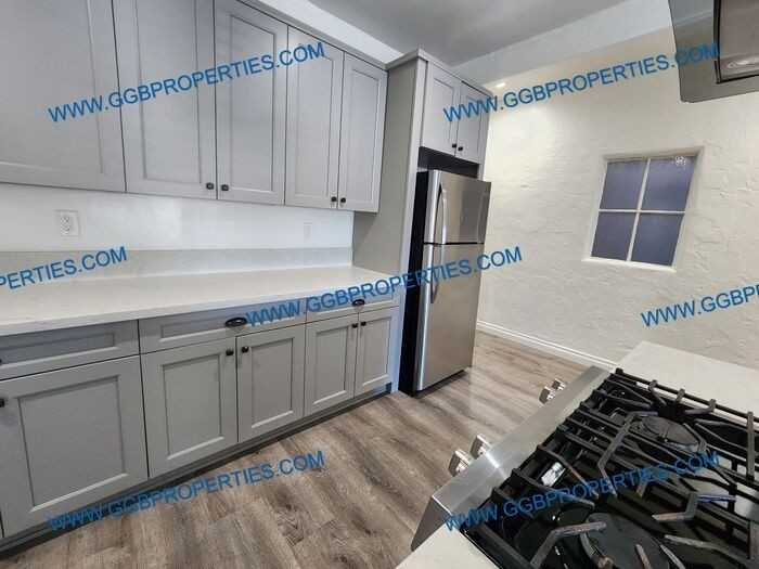 322 W 8th St #322 - Photo 3 of 8
