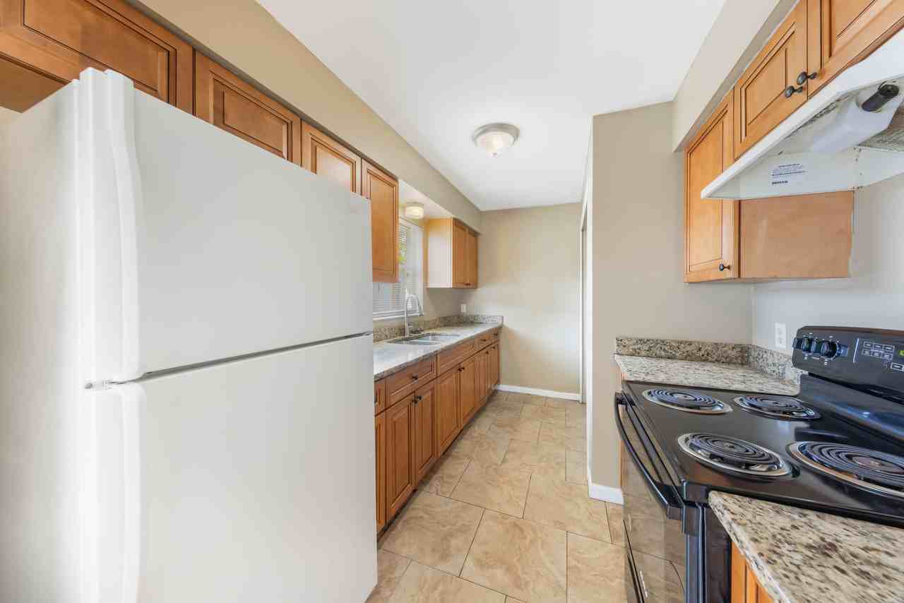 2420 S Lake Ave #B - Photo 5 of 14