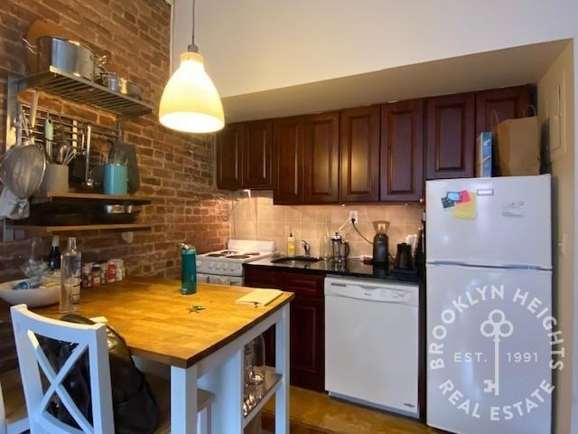211 Clinton St #2A - Photo 3 of 7