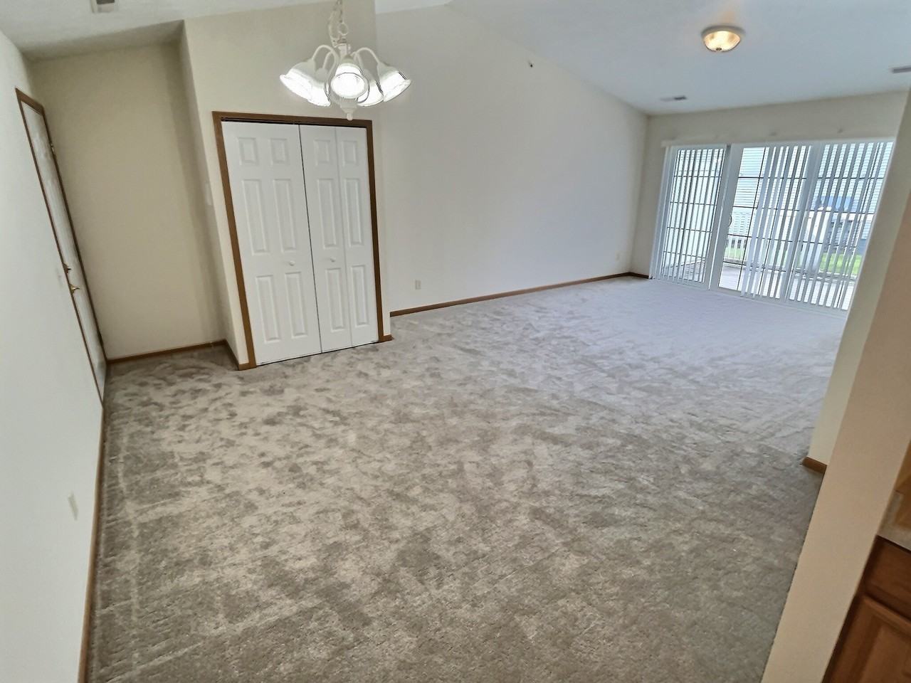 Amherst Ridge Apartments - Photo 3 of 13
