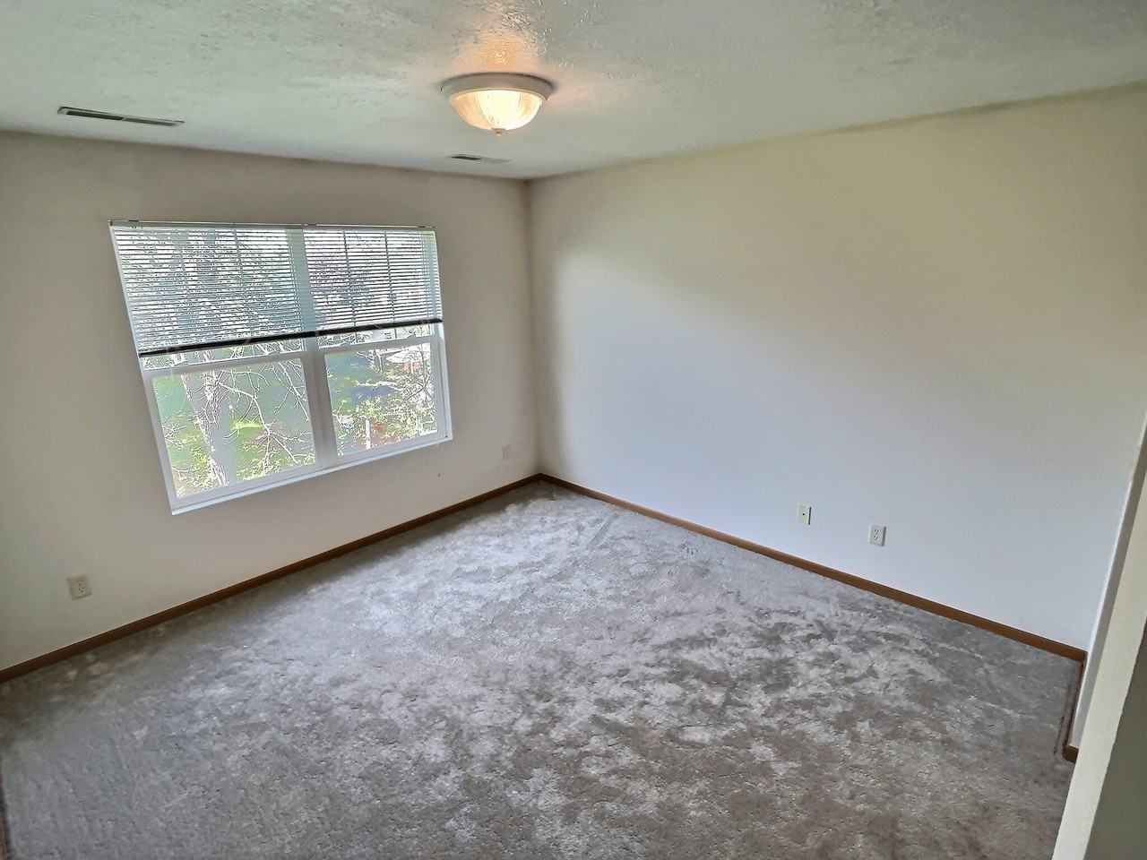 Amherst Ridge Apartments - Photo 4 of 13