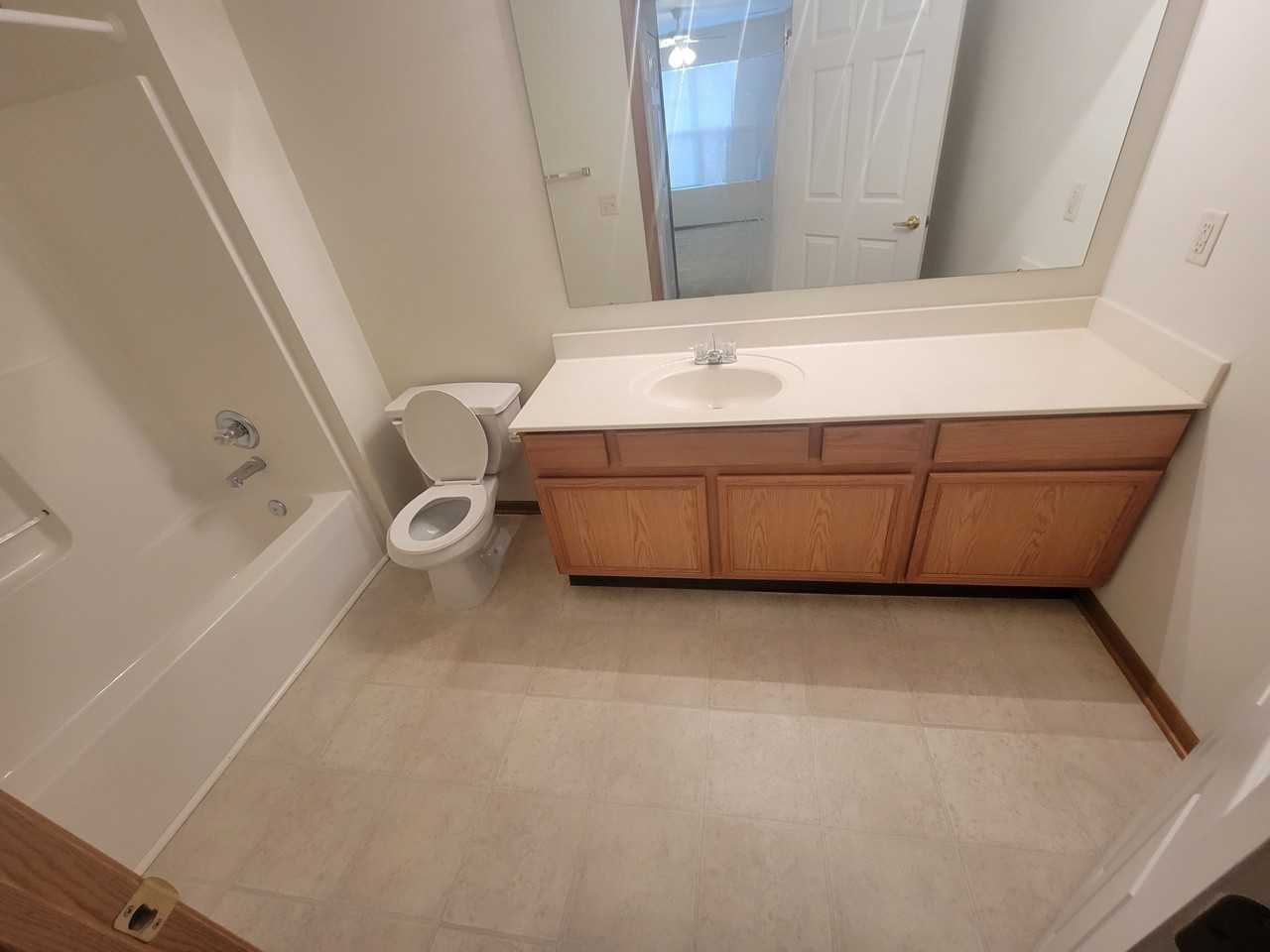 Amherst Ridge Apartments - Photo 5 of 13