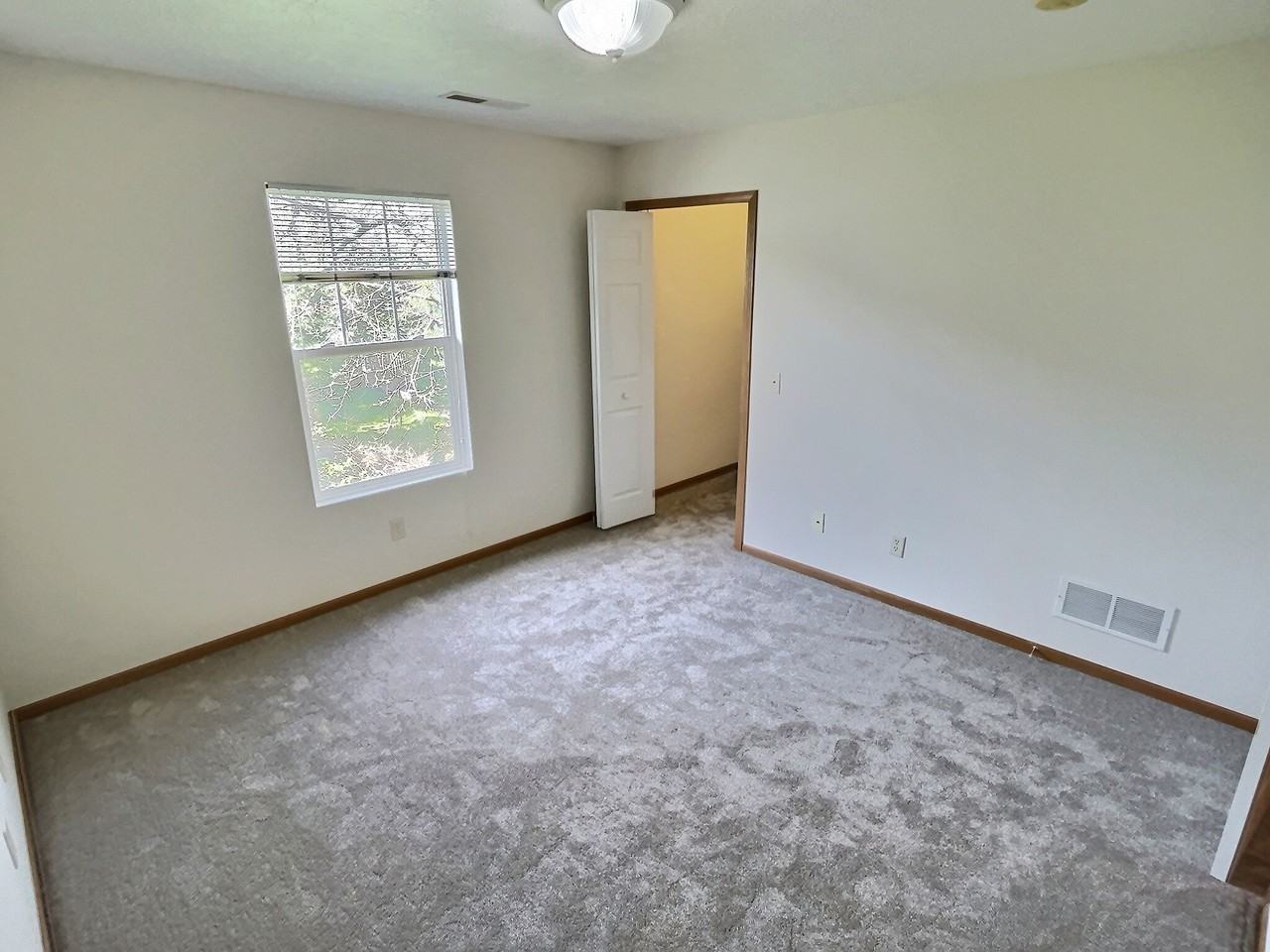 Amherst Ridge Apartments - Photo 6 of 13