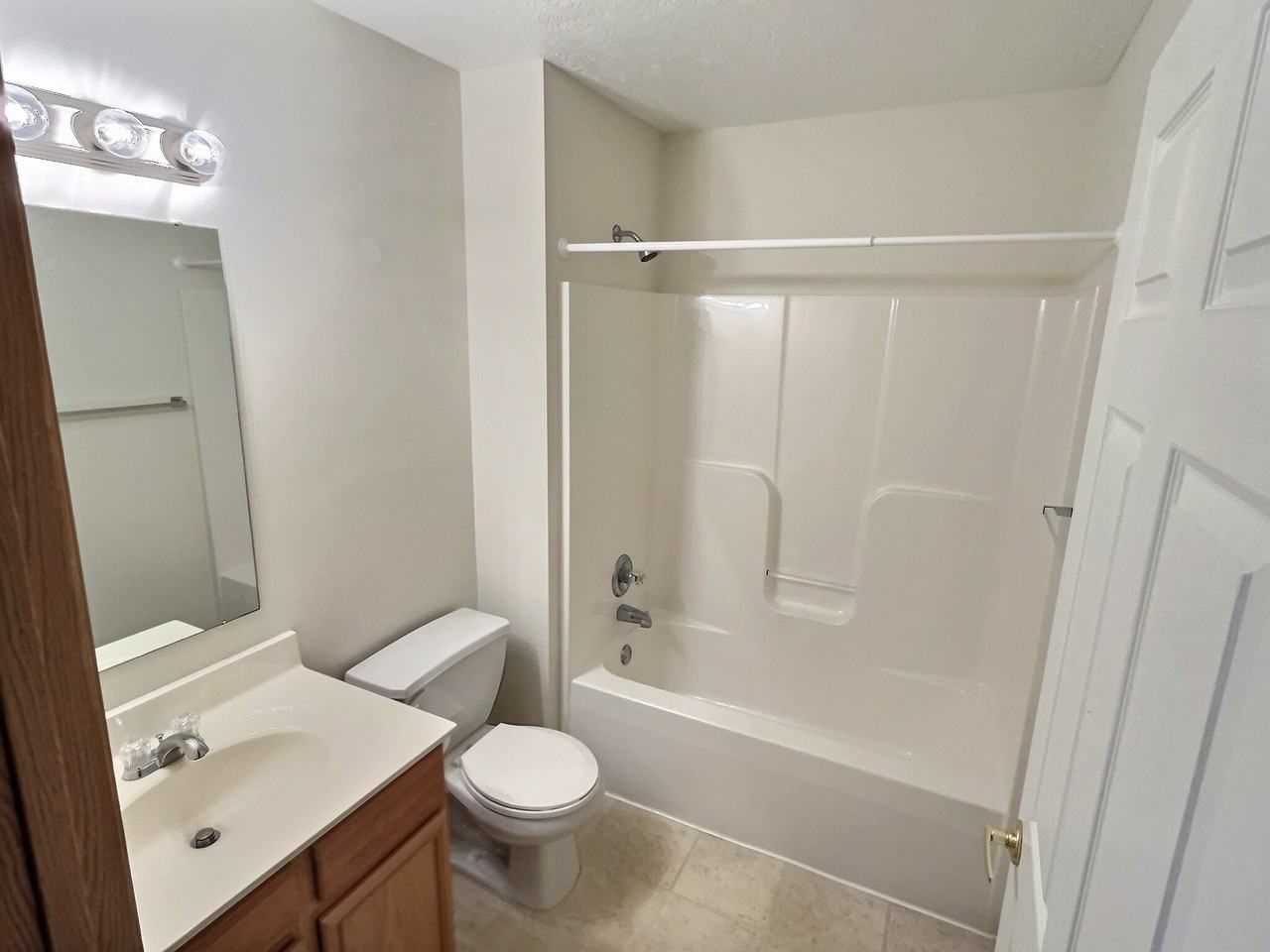 Amherst Ridge Apartments - Photo 7 of 13
