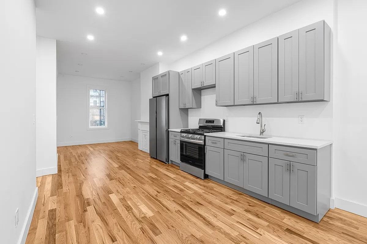 1208 Saint Marks Ave #2B - Photo 6 of 9