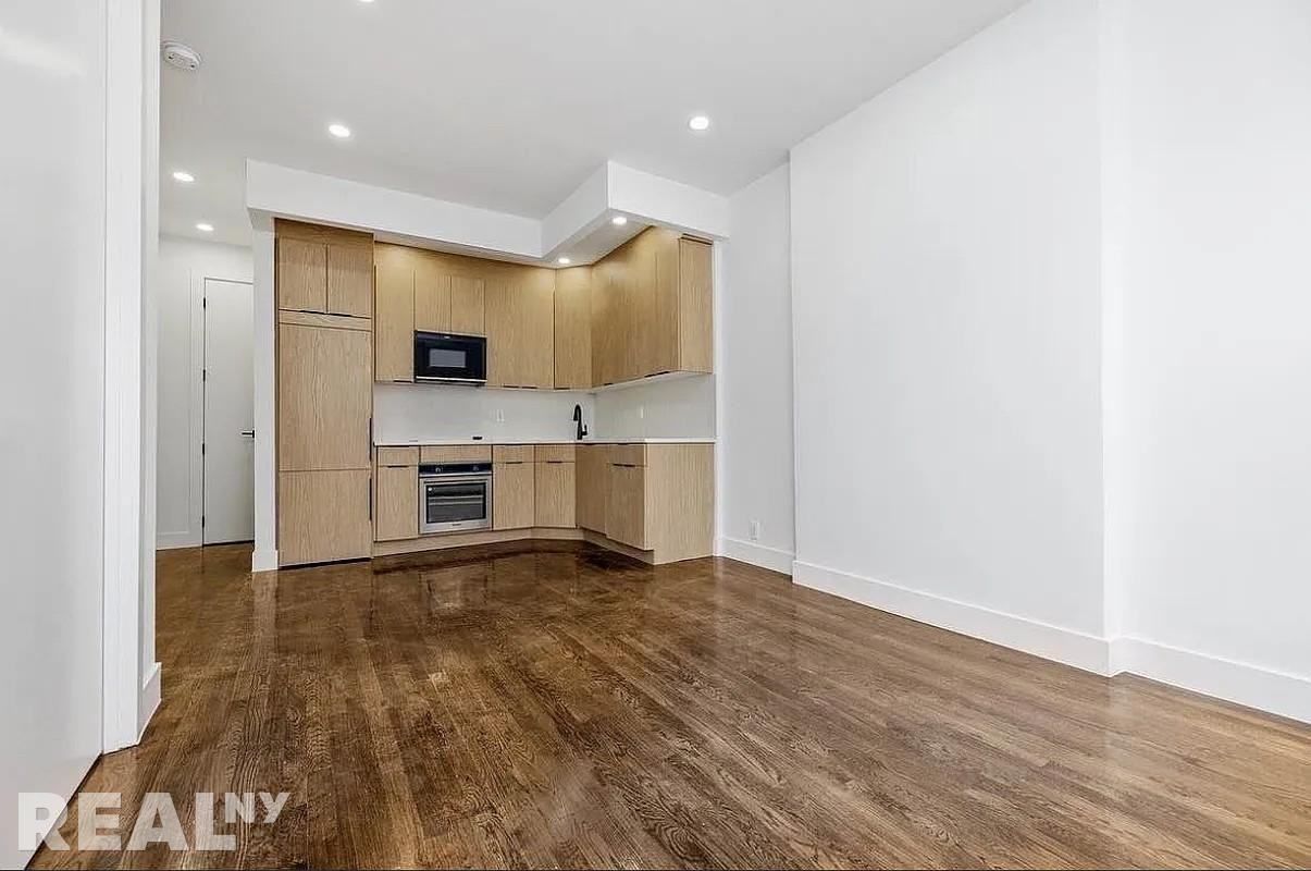 7th Ave #2R - Photo 2 of 5
