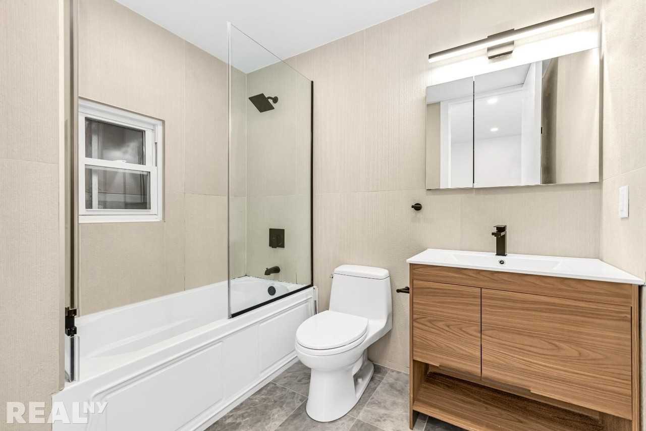 7th Ave #2R - Photo 5 of 5