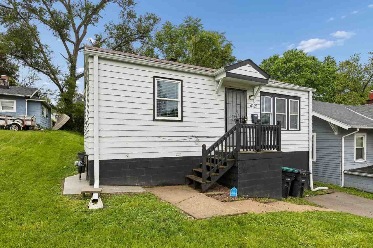 4121 Spencer St - Photo 3 of 20