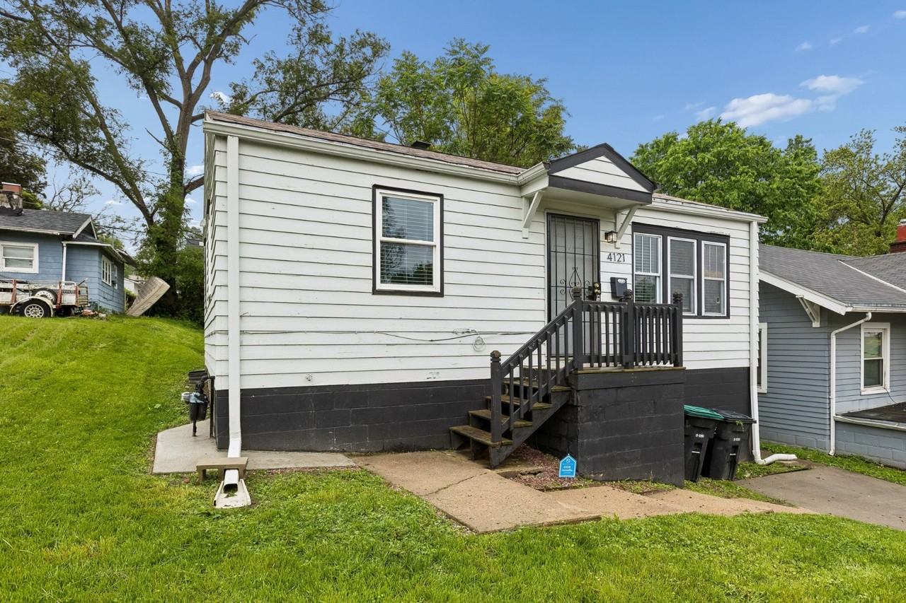 4121 Spencer St - Photo 4 of 20