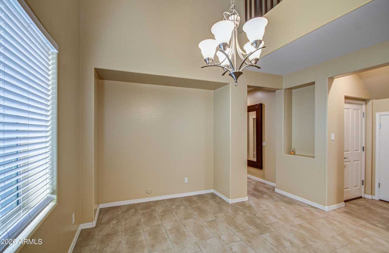 3114 E Franklin Ave - Photo 4 of 50