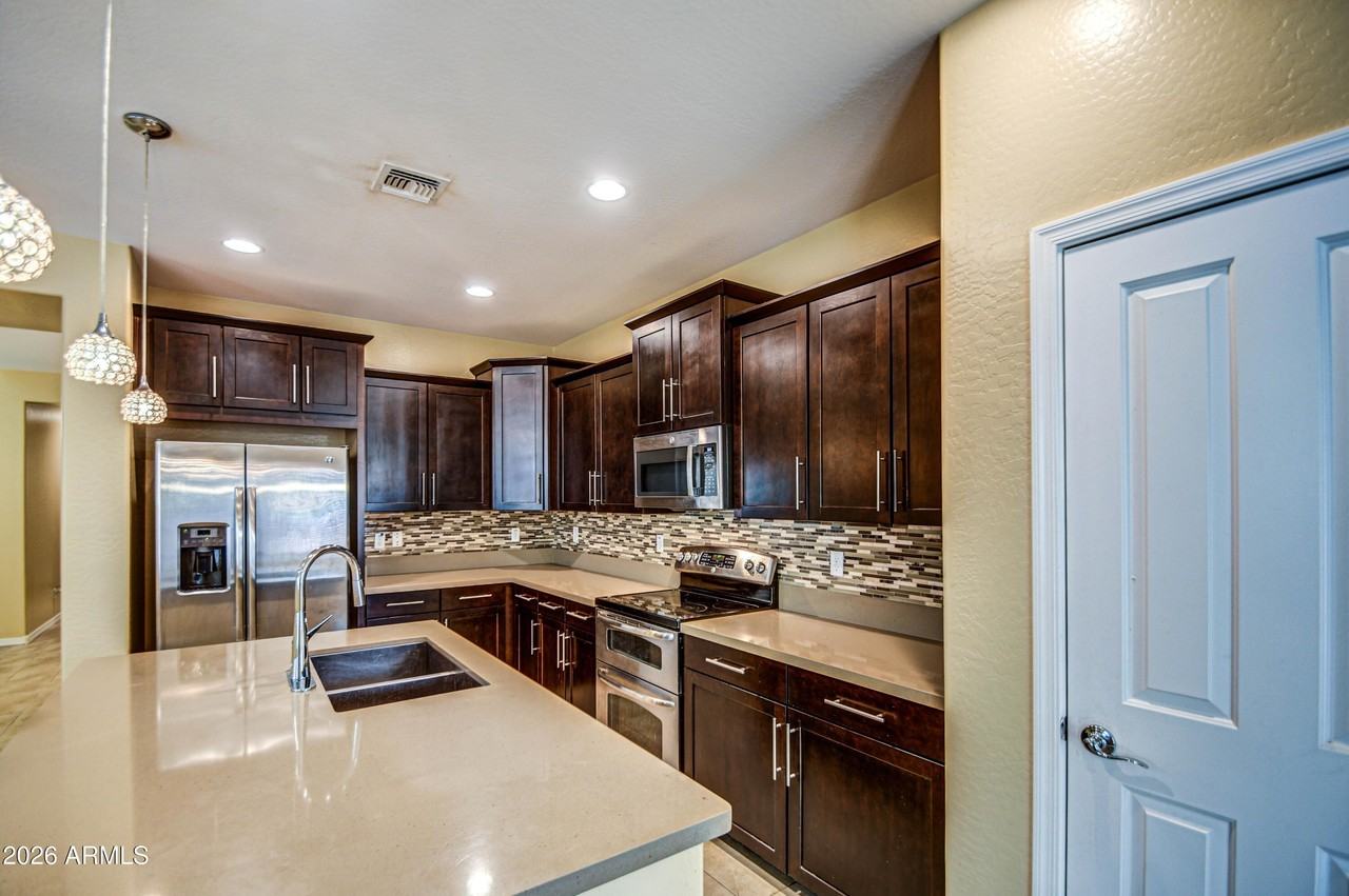 3114 E Franklin Ave - Photo 6 of 50