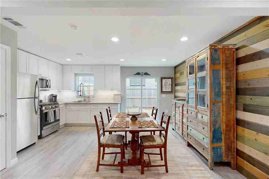 513 Boyett St #2 - Photo 3 of 22