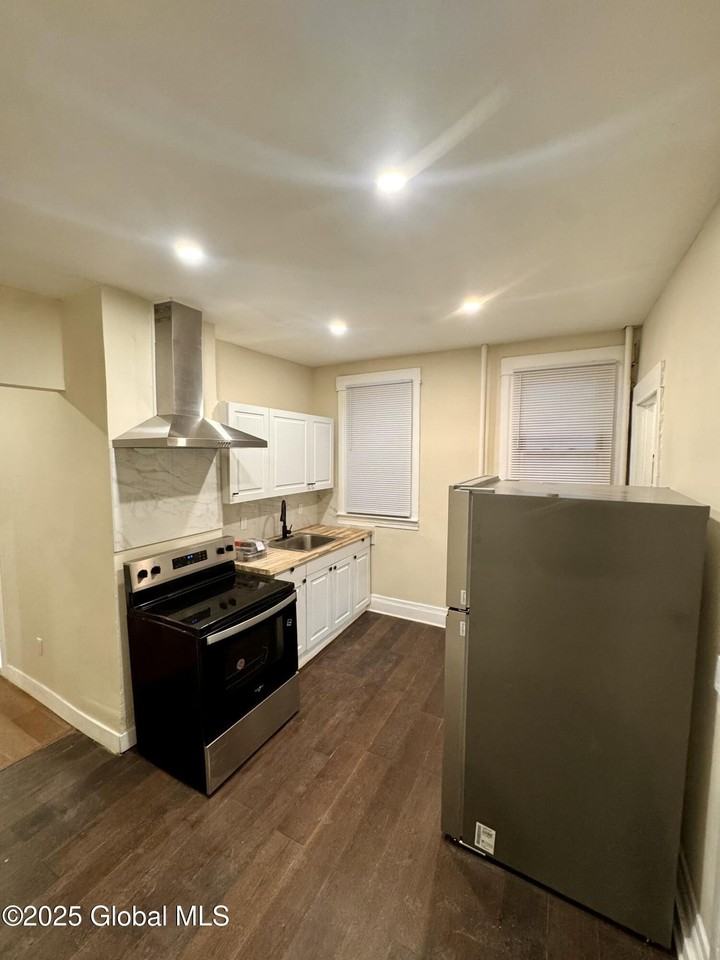 31 Bertha St #1 - Photo 2 of 7