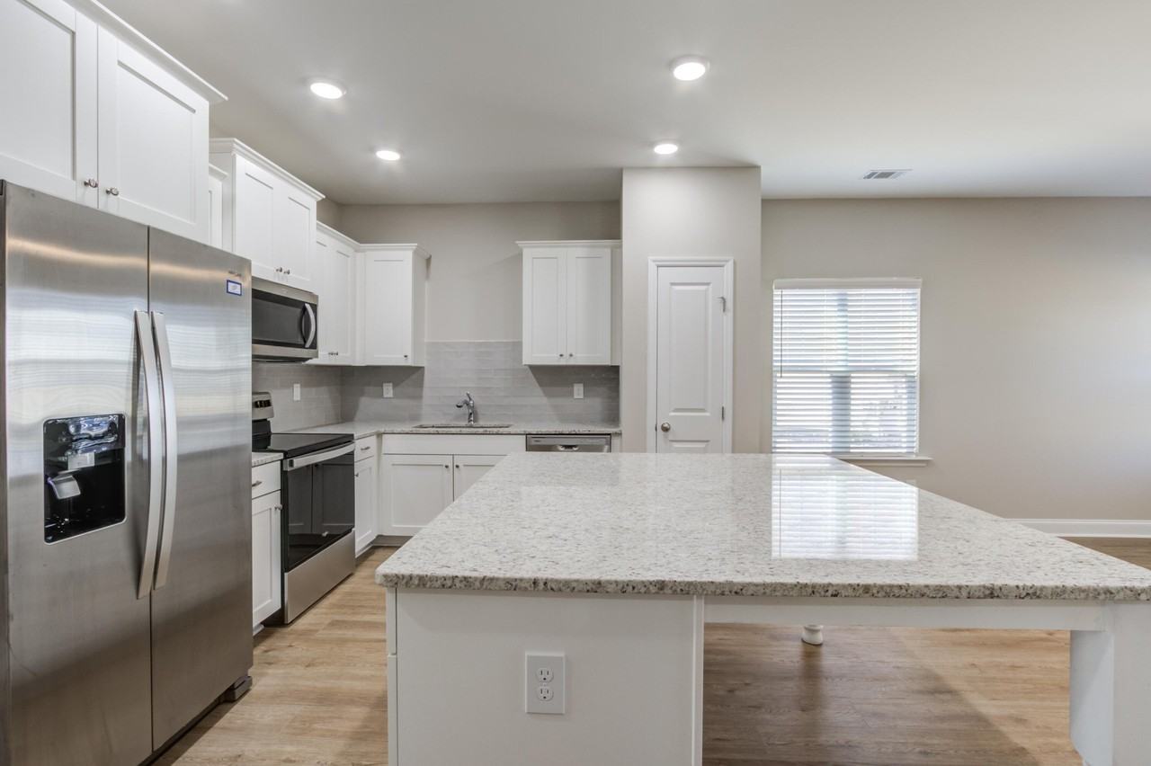 1247 Augusta West Pkwy - Photo 6 of 24