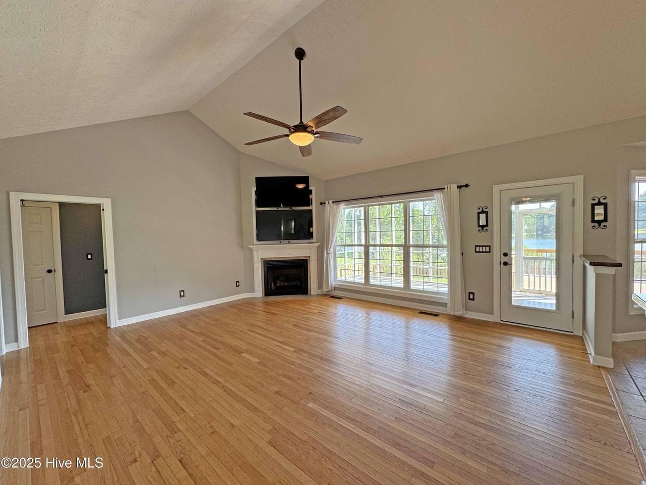 130 Presnell Ct - Photo 5 of 29