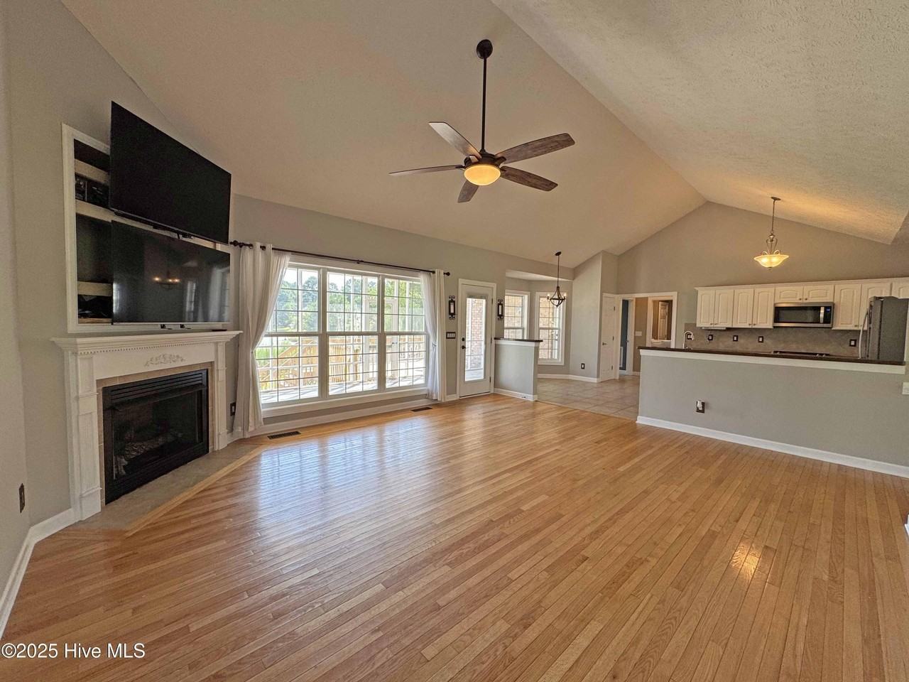 130 Presnell Ct - Photo 7 of 29